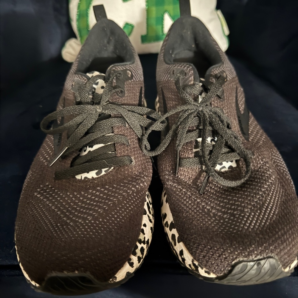 Brooks Sneakers-Women’s Size 10-Snow Leopard print - Picture 2 of 4